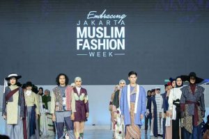 Lewat Karya-karya Desainer Indonesia, Embracing Jakarta Muslim Fashion Week Menunjukkan Kesiapan Indonesia Sebagai Pusat Fesyen Muslim Dunia