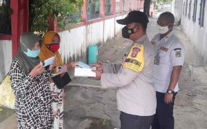 Cegah Sebaran COVID-19, Polres Kep Seribu Terus Himbau ProKes dan Bagikan 1.500 Masker