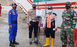 Di Dermaga Kaliadem Muara Angke, 103 Penumpang Kapal Yang Akan ke Pulau Seribu Diwajibkan Scan Barcode Peduli Lindungi