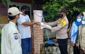 Hampiri Warga Diruang Publik, Polres Kepulauan Seribu Himbau ProKes dan Bagikan 1.600 Masker