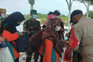 Setelah Scan Barcode Peduli Lindungi, 188 Wisatawan Yang Baru Tiba di Pulau Untung Jawa Dihimbau Langsung ke Tempat Tujuan