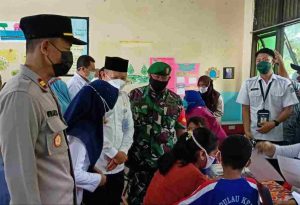 Polsek Kep Seribu Utara Tempatkan Personel di Giat Vaksinasi Anak di Pulau Kelapa