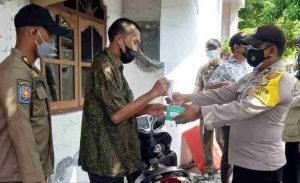 Hampiri Warga Diruang Publik, Polres Kepulauan Seribu Himbau ProKes dan Bagikan 1.400 Masker