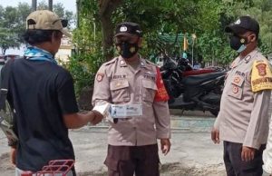 Cegah Sebaran COVID-19, Polres Kep Seribu Himbau ProKes dan Bagikan 1.500 Masker Ke Warga Secara Door to Door