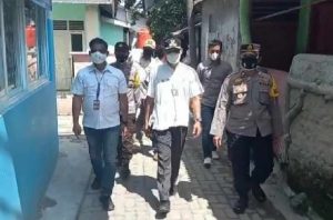 Datangi Rumah Warga, Kapolsek Kepulauan Seribu Utara Ajak Warga Ikut Suntik