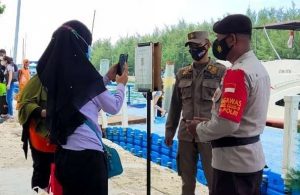 Wisatawan Tiba di Pulau Pari Mendapat Pengawasan ProKes Ketat dari Personel Pospam Pulau Pari Kep Seribu Selatan