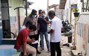 Secara Humanis, Personel Polsek Kep Seribu Utara Sambangi Warga Belum Suntik Vaksin Secara Door to Door