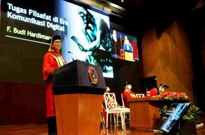 Prof. Dr. Fransisco Budi Hardiman Dikukuhkan Sebagai Guru Besar Ilmu Filsafat UPH