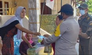Polres Kepulauan Seribu Beserta Polsek Jajaran Himbau ProKes dan Bagikan 1.100 Masker Secara Door to Door