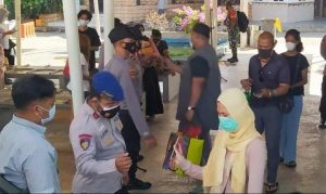Polres Kep Seribu Wajibkan 175 Penumpang Kapal Ke Pulau Seribu Melalui Dermaga Marina Ancol Scan Barcode Peduli Lindungi dan Gunakan Life Jacket Saat Perjalanan