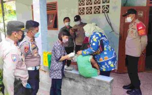 Polsek Kep Seribu Selatan Bersama Tenaga Medis Puskesmas Sambangi Anak Usia 6-11 Tahun dan Giatkan Suntik Vaksin COVID-19