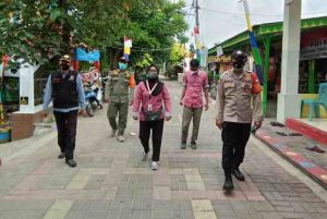 Sisir Ruang Publik, Tim Ops Yustisi Gabungan Polsek Kep Seribu Selatan Jaring 8 Pelanggar ProKes