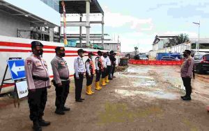 227 Penumpang Kapal Ke Pulau Seribu Scan Barcode Peduli Lindungi di Pelabuhan Kaliadem