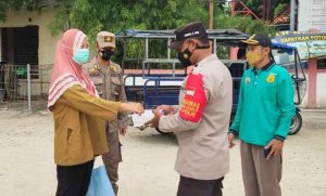 Polres Kep Seribu dan Polsek Jajaran Himbau ProKes dan Bagikan 1.200 Masker Secara Door to Door