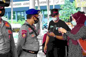80 Wisatawan Yang Hendak Ke Pulau Seribu Scan PeduliLindungi di Dermaga Marina Ancol