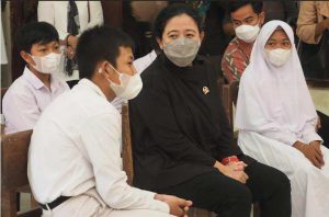 Riang Berbincang dengan Para Siswa, Puan Maharani Tinjau Vaksinasi Anak 6-11 Tahun di SDN 1 Sawahan, Ngemplak, Boyolali