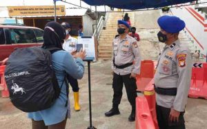 Di Pelabuhan Kaliadem, 202 Penumpang Kapal Hendak Ke Pulau Seribu Scan PeduliLindungi