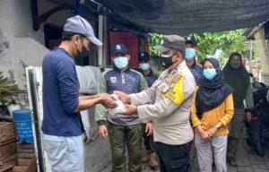 Polsek Kepulauan Seribu Tidak Lelah Himbau ProKes Sembari Membagikan Masker 1.300 Masker Terhadap Warga