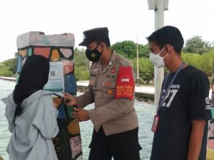 Baru Tiba Di Pulau Untung Jawa, Polsek Kep Seribu Selatan Wajibkan 208 Wisatan Taat ProKes dan Sudah Suntik Vaksin