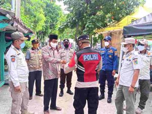 1.100 Masker Dibagikan Polres Kep Seribu ke Warga di Ruang Publik