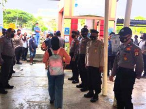 Di Dermaga Marina Ancol, Polres Kep Seribu Giatkan Was ProKes dan Wajibkan 95 Penumpang Kapal Scan PeduliLindungi Sebelum Ke Pulau