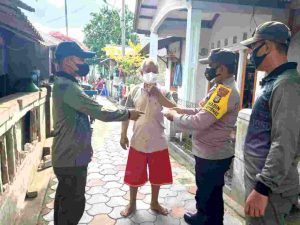 Bagikan 1.300 Masker Ke Warga, Polres Kep Seribu Terus Cegah Sebaran COVID19