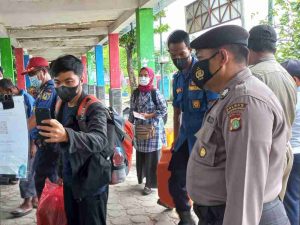 Taat ProKes dan Scan PeduliLindungi Diwajibkan kepada 71 Penumpang Kapal Yang Tiba di Pulau Tidung