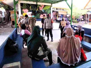 Terus Himbau ProKes dan Bagikan 1.200 Masker Ke Warga, Polres Kep Seribu Cegah Paparan COVID19