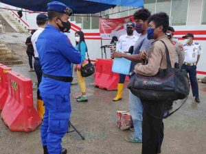 Di Pelabuhan Kaliadem, 127 Penumpang Kapal Scan PeduliLindungi Sebelum Berangkat ke Pulau Seribu