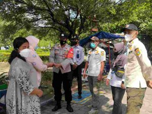 Polres Kep Seribu Terus Himbau ProKes dan Bagikan 1.100 Masker Ke Warga Upaya Cegah COVID19