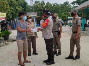Warga di 8 Pulau Diberikan Himbauan ProKes dan Dibagikan 1.000 Masker Oleh Polres Kep Seribu