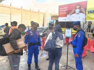 Di Pelabuhan Kaliadem, 105 Penumpang Kapal Scan PeduliLindungi Sebelum Berangkat ke Pulau Seribu