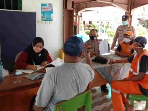 Gelar Vaksin Booster di Pulau Kelapa, Polsek Kep Seribu Utara Terus Percepat Capaian Vaksin Dosis 3