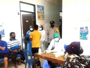 Warga Pulau Sabira Antusias Jalani Suntik Vaksin Dosis 3 Yang Digelar Polsek Kep Seribu Utara