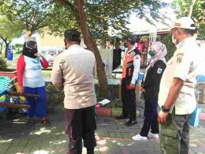 7 Pelanggar ProKes di 2 Pulau Pemukiman Disanksi oleh Tim Ops Yustisi Gabungan Polsek Kep Seribu Selatan