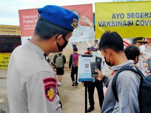 Di Pelabuhan Kaliadem, 364 Penumpang Kapal Scan PeduliLindungi Sebelum Berangkat ke Pulau Seribu