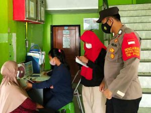 Gelar Vaksinasi Dosis 3 di Pulau Untung Jawa, Polsek Kep Seribu Selatan Terus Genjot Capaian Vaksin Booster