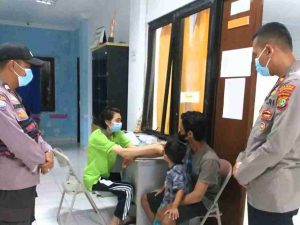 Kejar Capaian Vaksin Dosis 3, Polsek Kep Seribu Selatan Gelar Pelayanan Vasksinasi Booster di Pulau Lancang