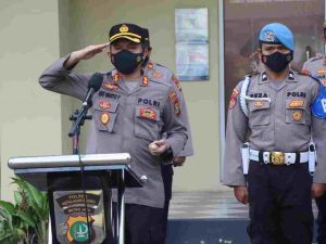 Kapolres Kepulauan Seribu AKBP Eko Wahyu Fredian Pimpin Upacara Kenaikkan Pangkat Pengabdian Anggotanya