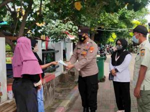 Warga Terus Diimbau Taat ProKes dan Dibagikan 900 Masker Oleh Polres Kep Seribu