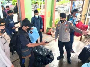 Di Dermaga Marina Ancol, 210 Penumpang Kapal Scan PeduliLindungi Sebelum Berangkat ke Pulau Seribu