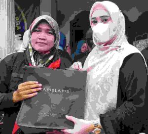 Firza Husen dan Srikandi BPPKB Tangguh Peduli Korban Banjir Kota Serang Banten