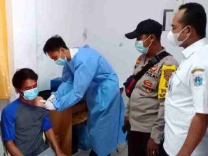 Ratusan Warga di 4 Pulau Pemukiman di Kep Seribu Selatan Jalani Suntik Vaksin Dosis 3