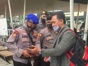 Scan PeduliLindungi di Dermaga Marina Ancol, 140 Penumpang Kapal Berangkat ke Pulau Seribu