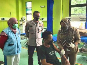 120 Peserta Vaksin Dosis 3 Datangi Gerai Vaksin Yang Digelar oleh Polsek Kepulauan Seribu Utara