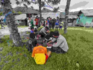 Program Si Ipar Satgasres Binmas Noken Ops Damai Cartenz Hadir dikampung Okmakot Pegunungan Bintang.