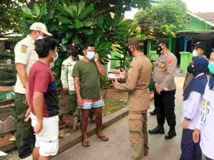 Disiplinkan Warga Terkait ProKes, Polsek Kep Seribu Selatan Gelar Ops Yustisi Gabungan dan Dapati 5 Pelanggar
