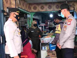 Tingkatkan Pelayanan, Polsek Kep Seribu Selatan Bersama Puskesmas Gelar Vaksin Dosis 3 Secara Door to Door