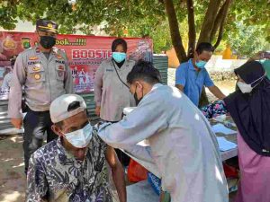Ratusan Warga di 4 Pulau Antusias Jalani Suntik Vaksin yang digelar Polsek Kep Seribu Selatan