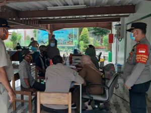 Bersama Tiga Pilar Kapolsek Kep Seribu Utara Tinjau Vaksinasi Booster di Pulau Kelapa